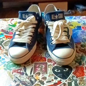 (Og) low top  chuck Taylors  size 11